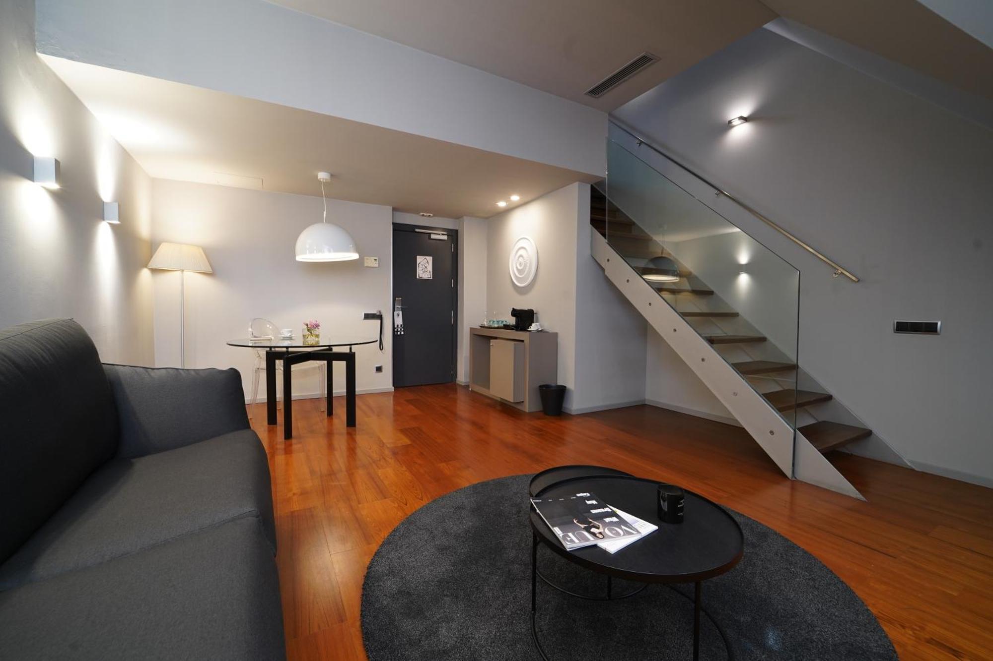 987 Design 4* Prague