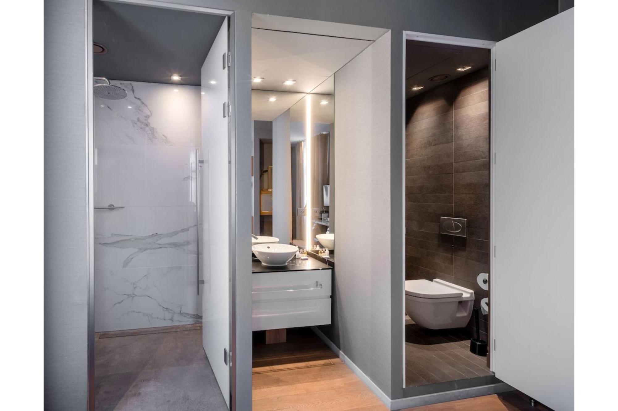 987 Design 4* Prague