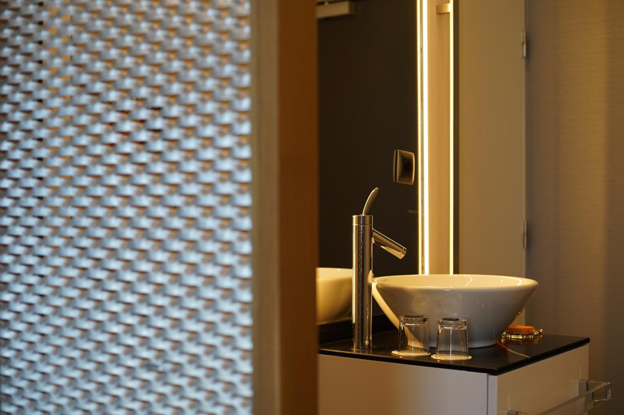 987 Design Hotel 4*